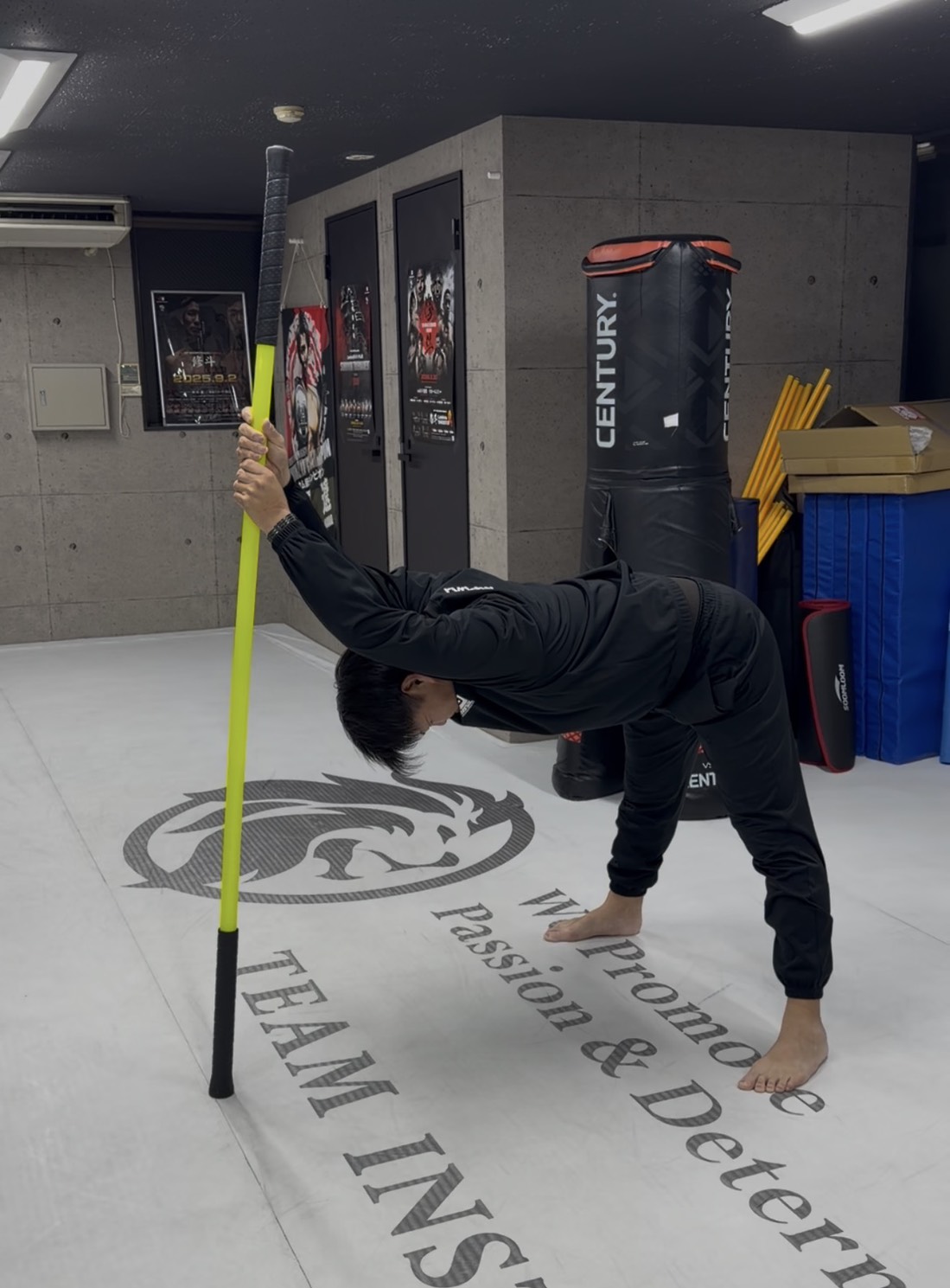 錦糸町のパーソナルジム「RYO OKADA TOKYO INSTITUTE」の会員がトレーニングに取り組む様子